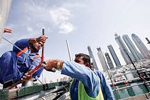 انتهاء حظر العمل بالاماكن المكشوفة بالامارات غدا