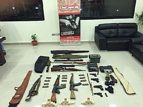 ضبط مواطنين بحوزتهما أسلحة وذخائر غير مرخصة