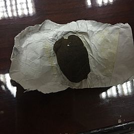 ضبط عربي خبأ مادة الحشيش في حذائه