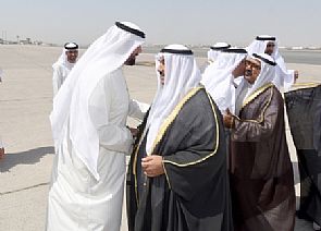 ممثل أمير البلاد يصل للإمارات لتقديم واجب العزاء