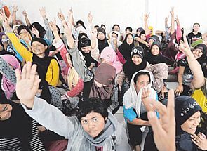 إندونيسيا تسحب عمالتها المنزلية من السعودية