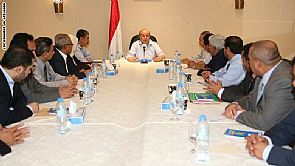 هادي يترأس أول اجتماع للحكومة في عدن