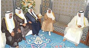 ولي العهد يؤدي صلاة العيد بالمسجد الكبير