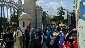 جامعة القاهرة تمنع المنقبات من التدريس