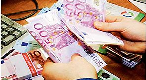 إسباني يعرض 5 آلاف يورو لتوظيف ابنه