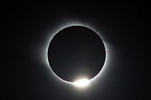 الفلكي السعدون : العالم يشهد كسوف الشمس وخسوف القمر