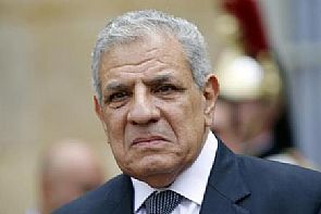 رئيس وزراء مصر ينسحب من مؤتمر بتونس