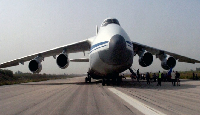 15 طائرة شحن روسية وصلت اللاذقية خلال إسبوعين