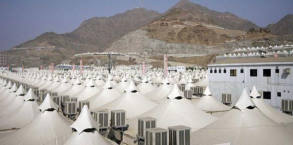 العثور على طفلة فوق خيم مشعر منى