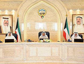 رئيس الوزراء يحث الوزراء وقياديي الحكومة لتقديم الذمة المالية