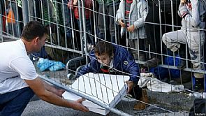 اتفاق أوروبي على تهيئة أماكن لاستقبال 100 ألف لاجئ