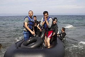 وفاة رضيع بعد غرق زورق مهاجرين قبالة جزيرة يونانية