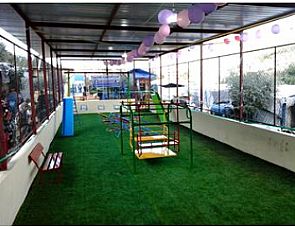 الهلال الاحمر الكويتي يفتتح ملعبا للاطفال السوريين بلبنان