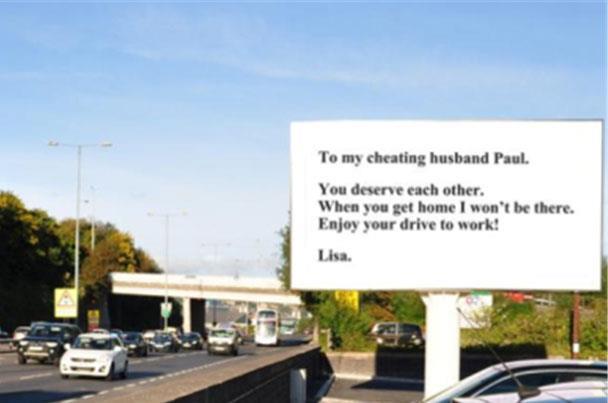 بسبب خيانته لها.. تفضح زوجها بإعلان في الشارع