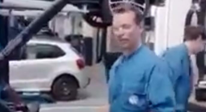 بالفيديو.. أذكى عربة أطفال في العالم