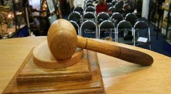 سعودي يفاجأ بمزاد على أثاث منزله في غيابه!