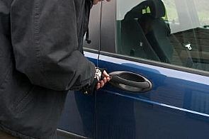 سرقة مركبة بالعمرية وأخرى بالجهراء