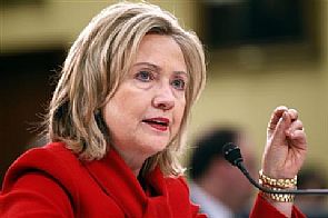 كلينتون ترفض الدعوات لوقف قبول اللاجئين المسلمين