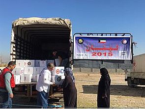 الهلال الاحمر الكويتي يوزع مساعدات على اسر سورية بلبنان