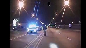 بالفيديو/ شرطي أميركي يطلق 16 رصاصة على شاب أسود