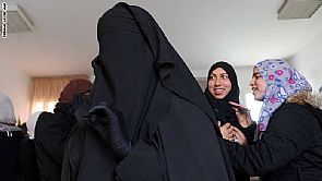 إقليم سويسري يمنع ارتداء البرقع