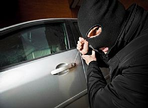 سرقة مركبة وافدة سويدية