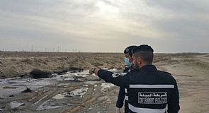 قائد ‘صهريج’ يُصرف مخلفات خطرة بساحة ترابية