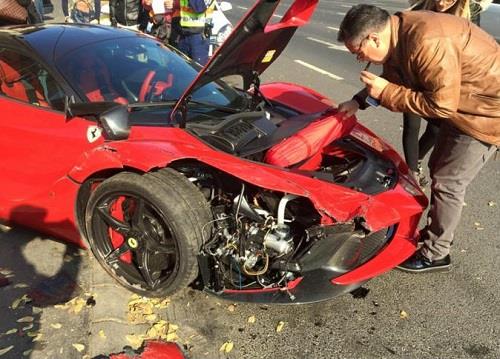 بالصور.. يحطم سيارة ب 1.4 مليون دولار بعد دقائق من شرائها !