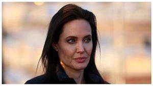 أنجلينا جولى: العالم يدين حادث باريس ويتناسى لبنان