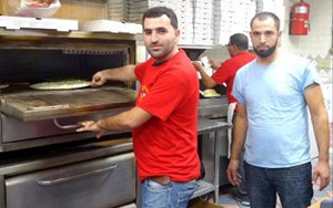 بالفيديو.. منع مسافرين من الصعود إلى طائرة أمريكية لأنهما “تحدثا بالعربية”