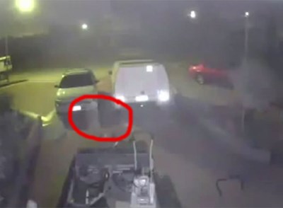 بالفيديو.. شبح يطوف في مرآب سيارات مهجور