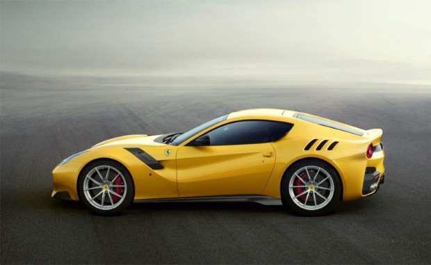 صور: تعرف على سيارة فيراري F12tdf الجديدة