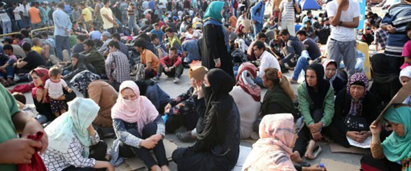 تصاعد الدعوات لـ طرد السوريين من أوروبا وأميركا كندا