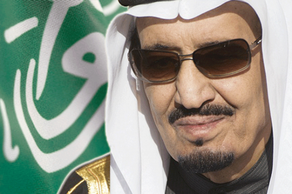 فيديو: حارس الملك سلمان يقترب من أحد مرافقين السيسي ويخرج يده من جيبه