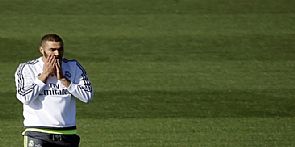 منتخب فرنسا يوقف بنزيمة