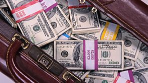 نادل يسلم 32 ألف دولار تركتها عائلة في مطعم