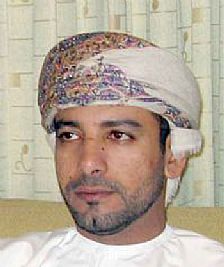 احتجاز شاعر عُماني | طالب السلطان قابوس بإصلاحات عبر ‘تويتر’