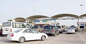 موظف يتهم إبن نائب باهانته