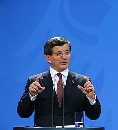 أوغلو: روسيا تستحضر آلة الدعاية السوفييتية الكاذبة