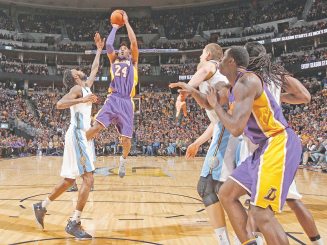 براينت يعيد ليكرز إلى سكة الانتصارات