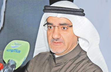 عبدالله يواصل توجيه أسئلته إلى وزير التربية