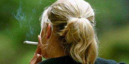 التدخين يؤثر أيضاً… على الحيوانات المنزلية