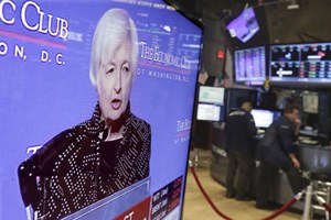 «ساكسو بنك»: هل يتراجع سعر الدولار بعد ارتفاع الفائدة؟