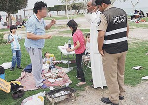 فريق طوارئ بلدية العاصمة شن حملة على مخالفات في الشريط الساحلي