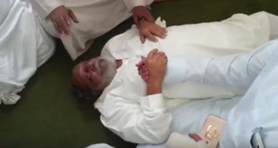 بالفيديو.. وفاة أحد المصلين أثناء ترديده للأذان في أحد مساجد جدة