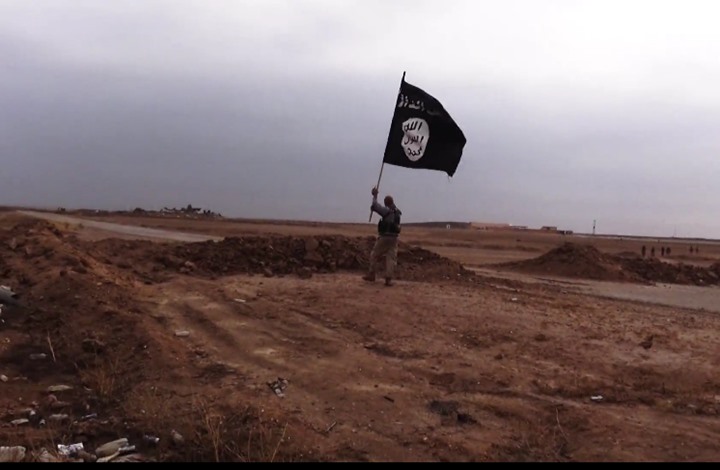 فيديو: تنظيم الدولة يسيطر على ثكنات عسكرية بالعراق