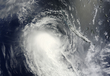 فيجي تستعد لمرور اعصار قوي