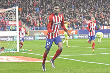 أتلتيكو يقبل هدية إسبانيول وينتزع صدارة «الليغا»