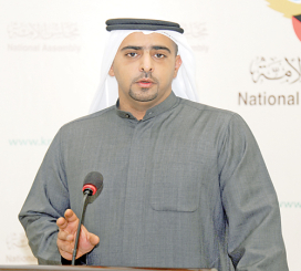 النصف يتابع إجابة العبيدي عن إعانة المرضى بتوجيه سؤال جديد