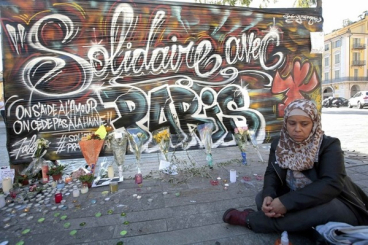 تلطيخ قبور مسلمين بطلاء أحمر في جنوب شرق باريس